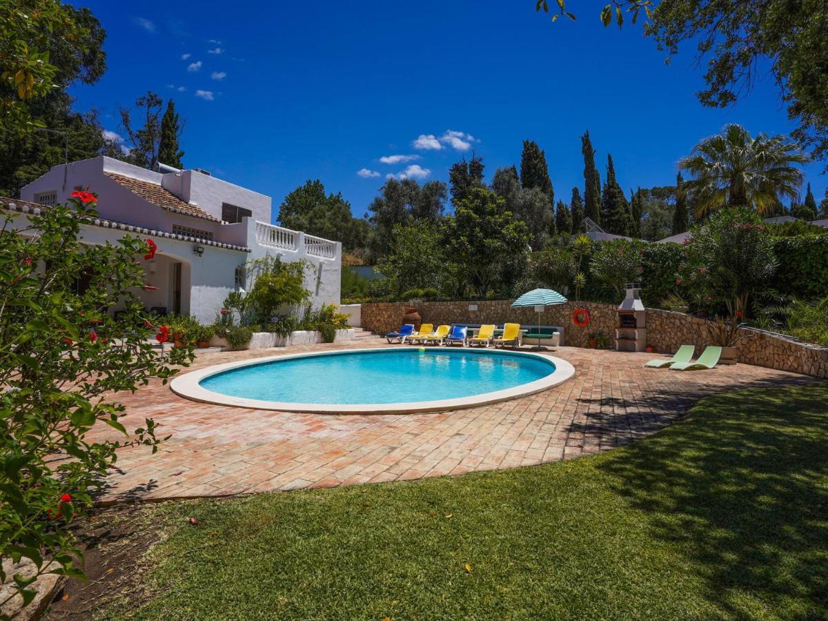 Roofed Villa In Albufeira With Private Swimming Pool Ольюш-ди-Агуа  Номер фото