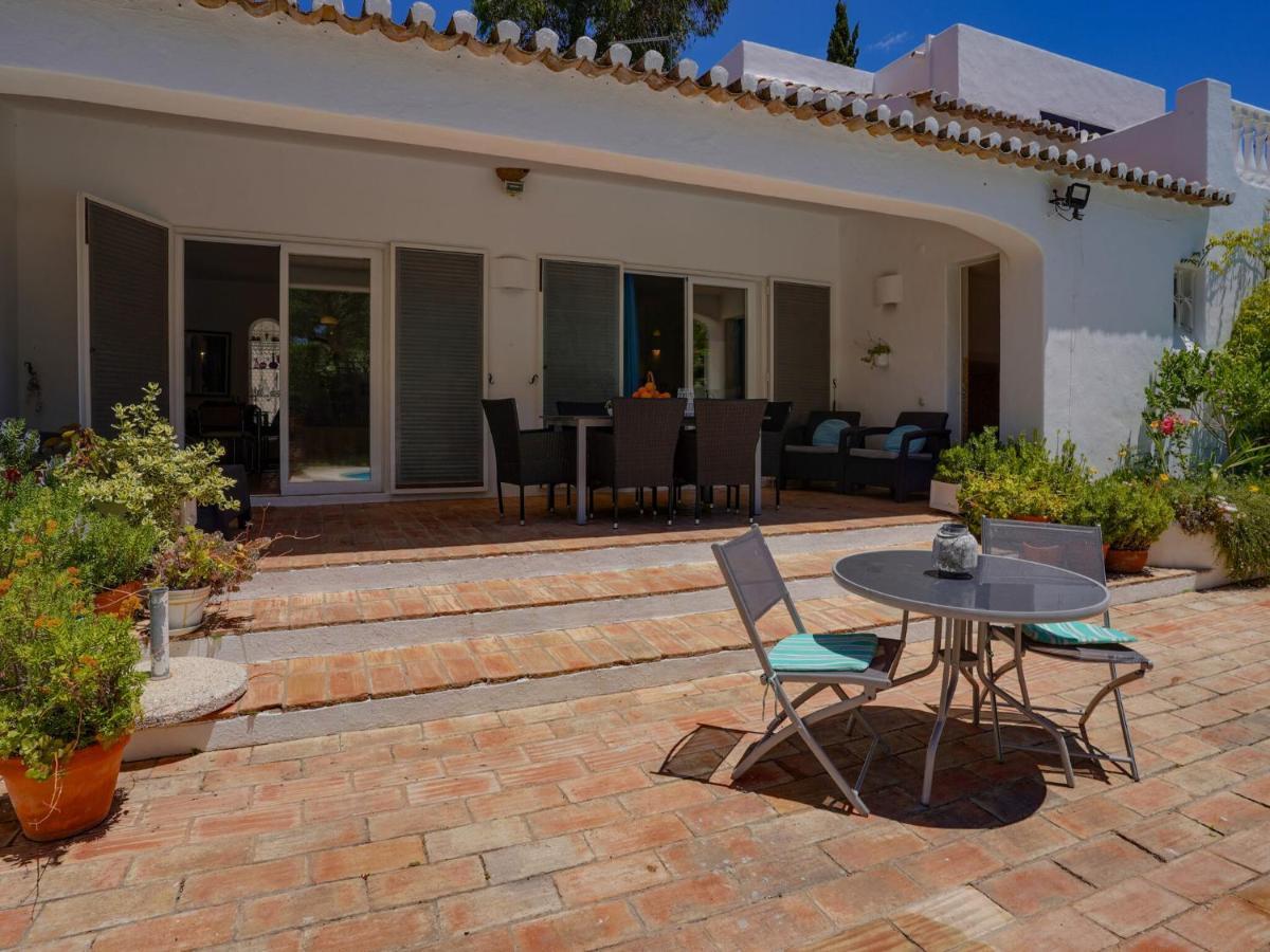Roofed Villa In Albufeira With Private Swimming Pool Ольюш-ди-Агуа  Номер фото
